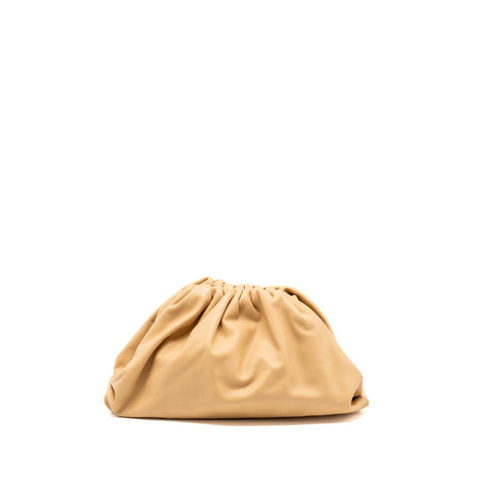 Bottega Veneta The pouch large leather clutch beige