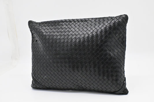 Bottega Veneta Pouch in Black Intrecciato Leather