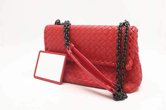 Bottega Veneta Shoulder Bag in Red Intrecciato Leather