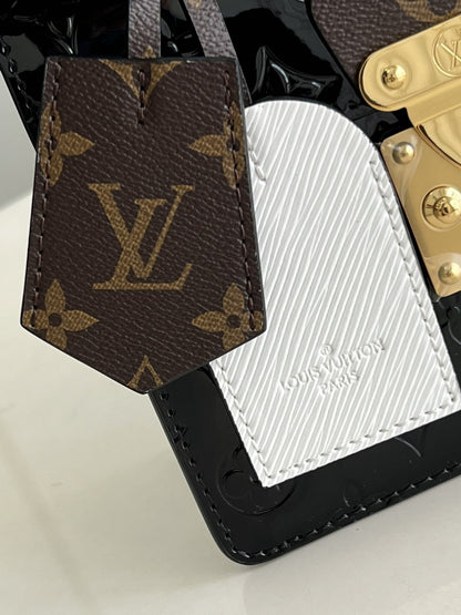 LOUIS VUITTON
Noir Monogram Vernis Leather Spring Street NM Bag