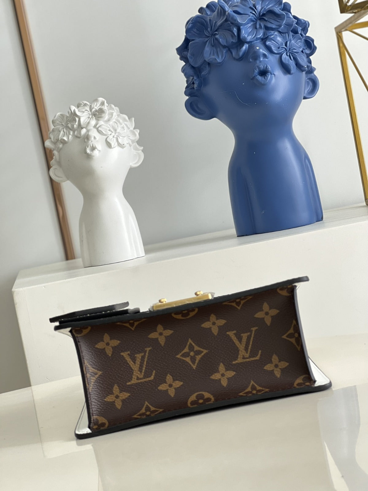 LOUIS VUITTON
Noir Monogram Vernis Leather Spring Street NM Bag