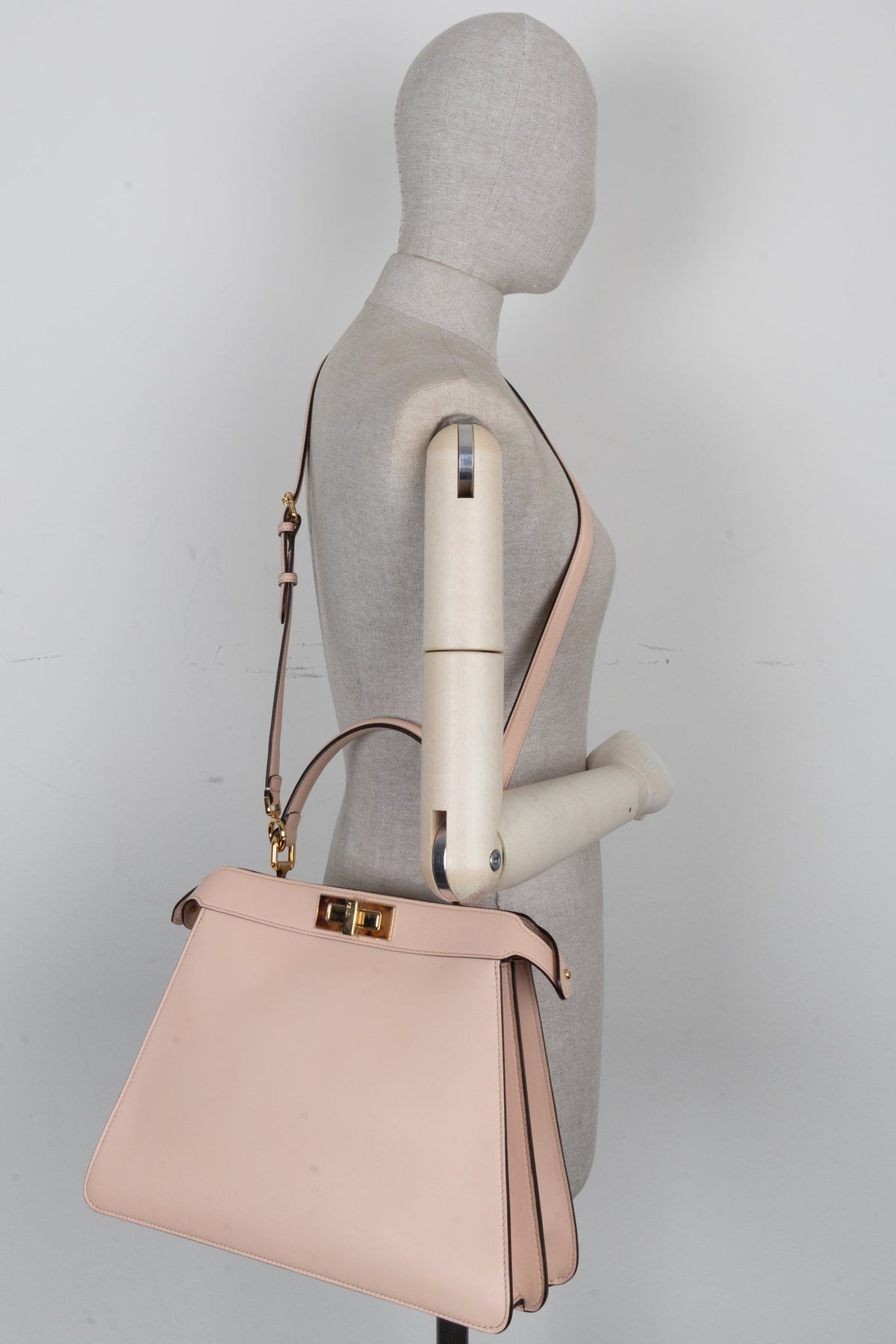 FENDI Peekaboo ISeeU Bag Medium Selleria Blush Rovelle Bags