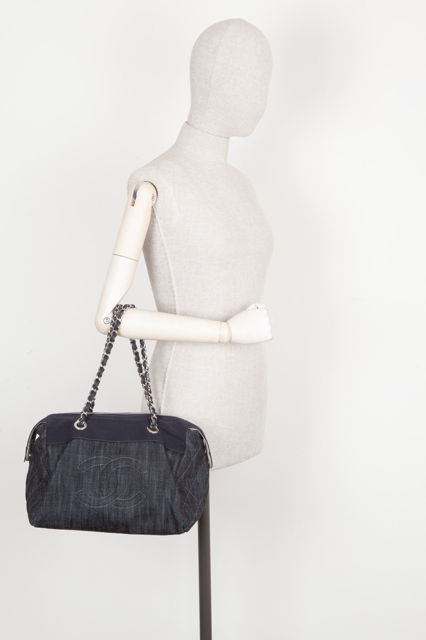 Chanel Luxury Handbag Style 659 Rovelle Bags