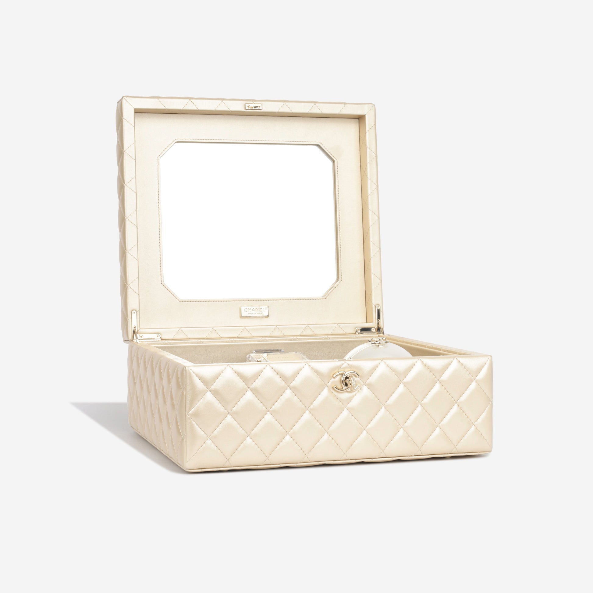 Chanel Luxury Lambskin Gold Handbag Style 14 Rovelle Bags
