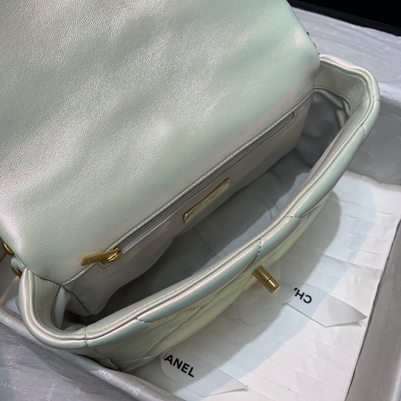 Chanel Luxury Handbag Style 588 Rovelle Bags