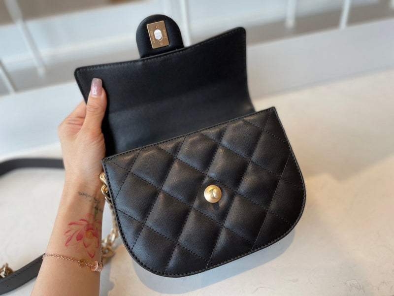 Chanel Luxury Handbag Style 652 Rovelle Bags