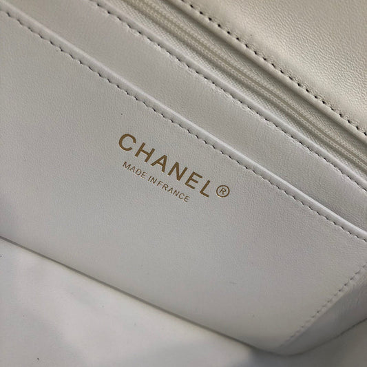 Chanel Luxury Handbag Style 558 Rovelle Bags