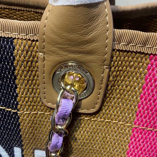Chanel Luxury Handbag Style 559 Rovelle Bags
