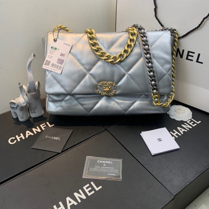 Chanel Luxury Handbag Style 572 Rovelle Bags
