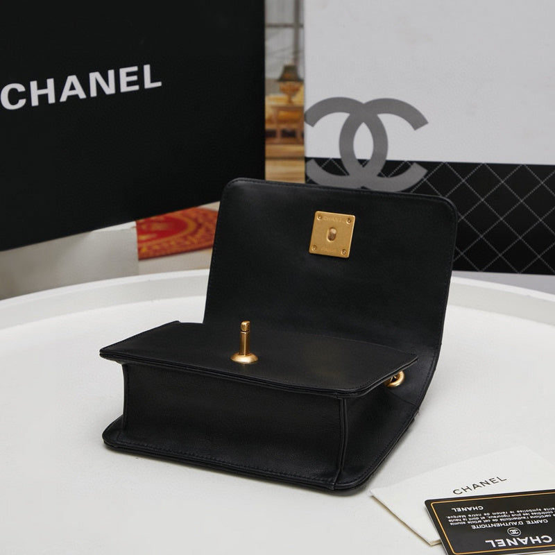 Chanel Luxury Handbag Style 642 Rovelle Bags