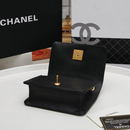 Chanel Luxury Handbag Style 642 Rovelle Bags