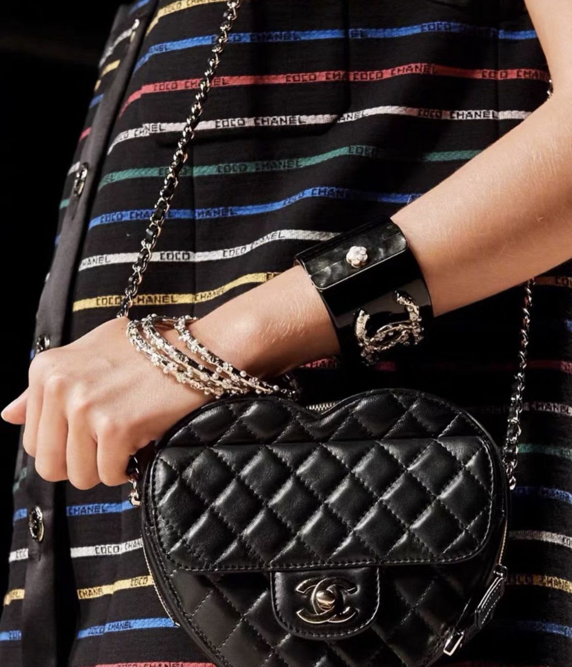 Chanel Luxury Leather Black Handbag Style 16 Rovelle Bags