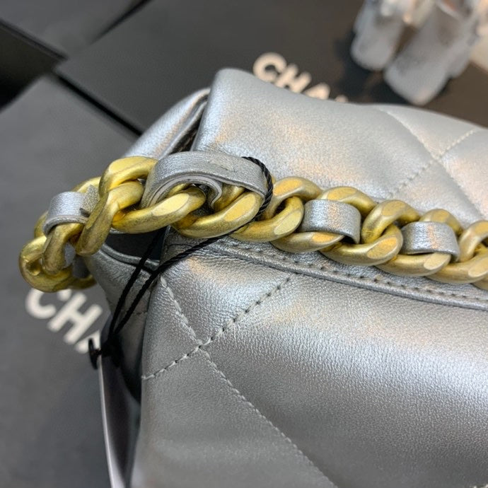 Chanel Luxury Handbag Style 572 Rovelle Bags