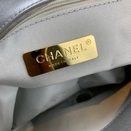 Chanel Luxury Handbag Style 572 Rovelle Bags