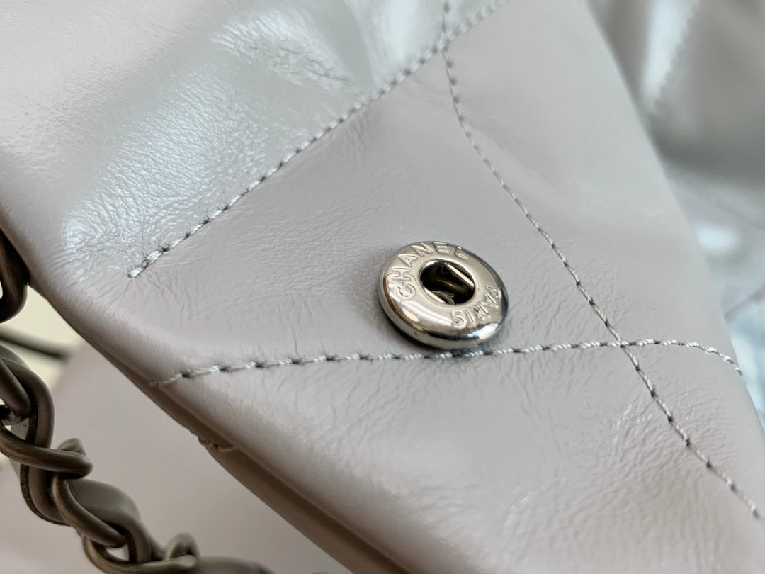 Chanel 22 Medium Handbag