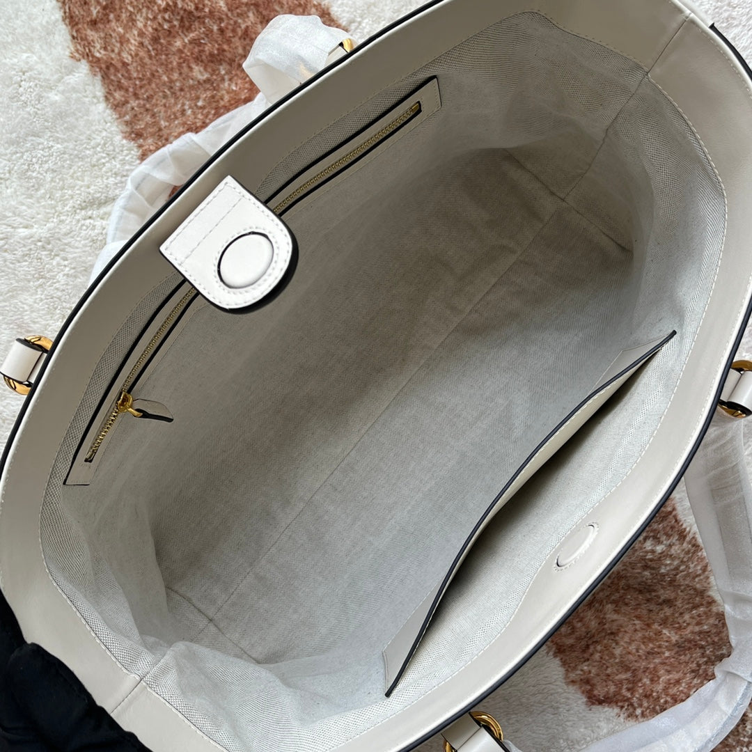 Gucci GG Matelasse Leather Medium Tote Bag