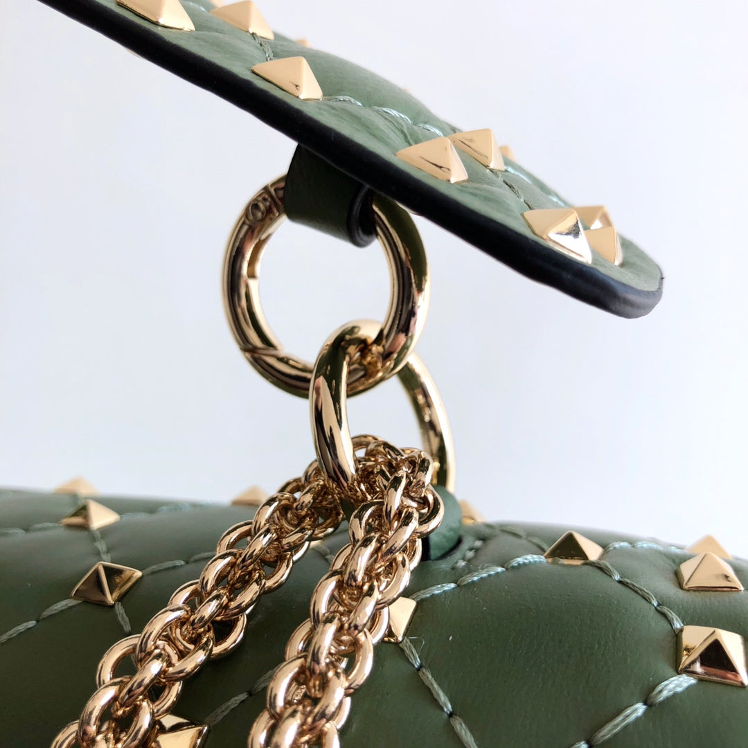 Valentino Garavani  Rockstud Spike Medium  Bag