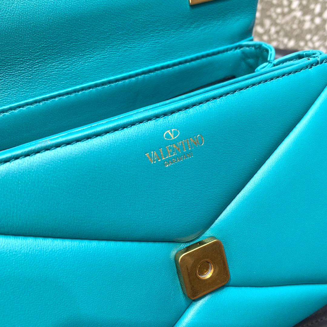 Valentino One Stud Bag With Chain