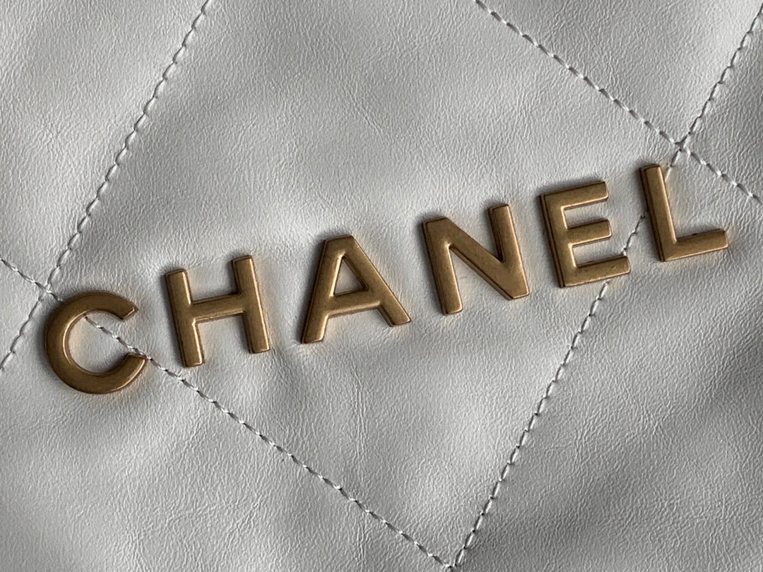 Chanel 22 Medium Handbag