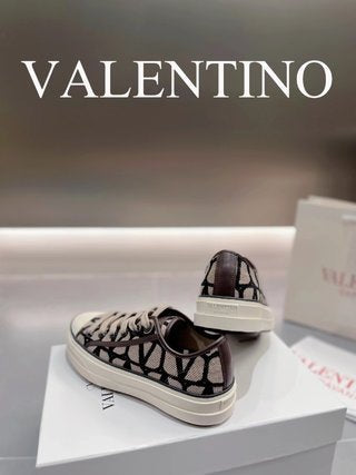 Valentino totaloop Low Top Sneakers