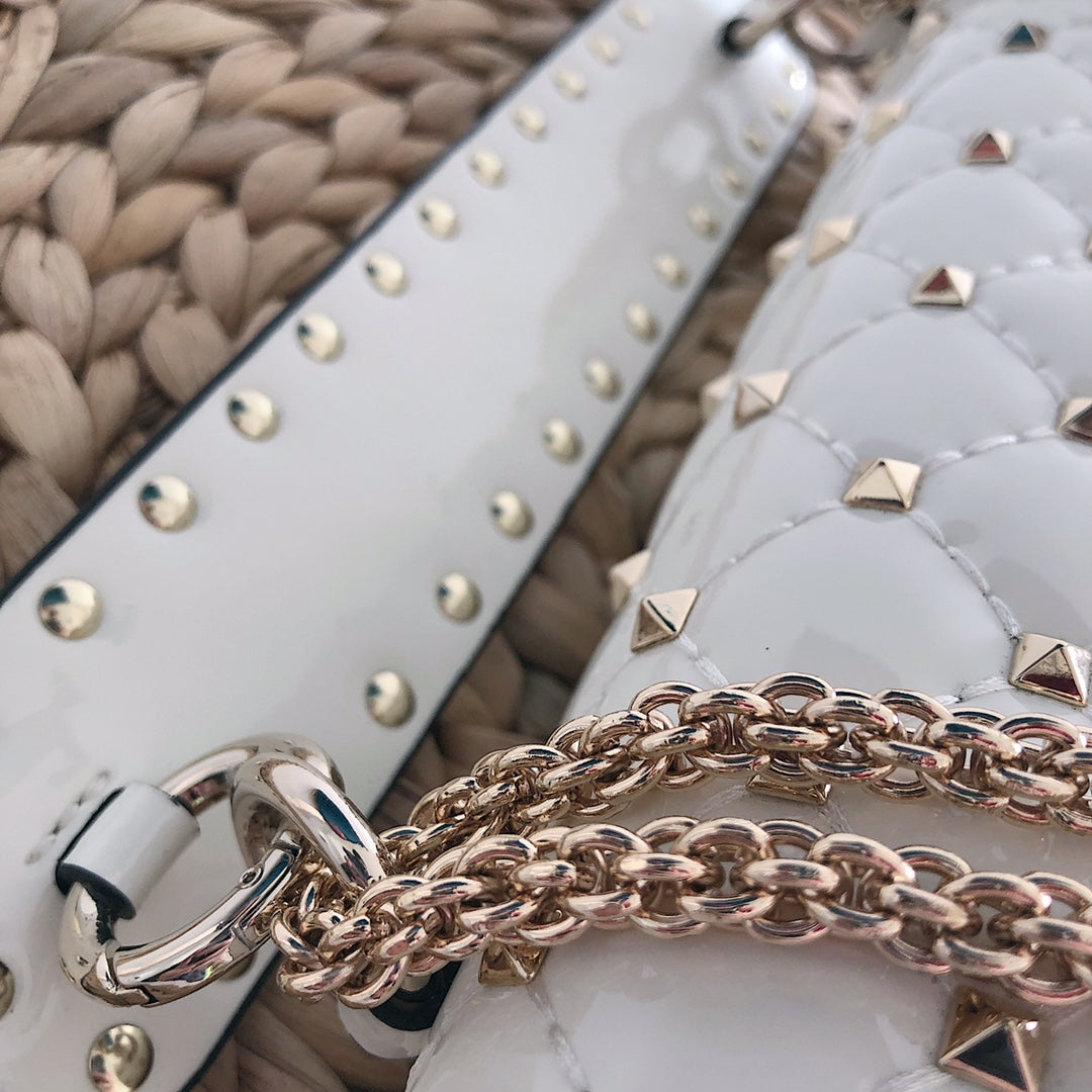 Valentino Garavani  Rockstud Spike Medium  Bag