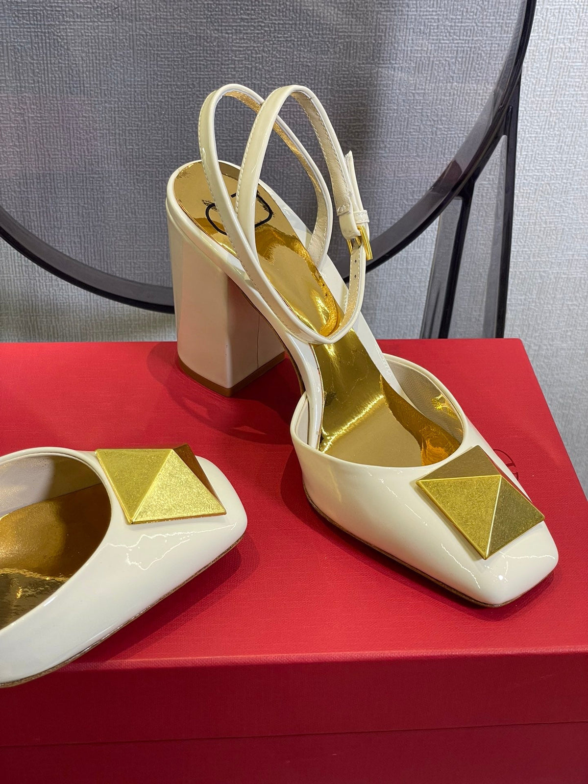 Valentino ONE STUD PUMP IN PATENT LEATHER 90MM