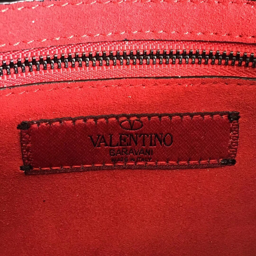 Valentino Garavani  Rockstud Spike Medium  Bag