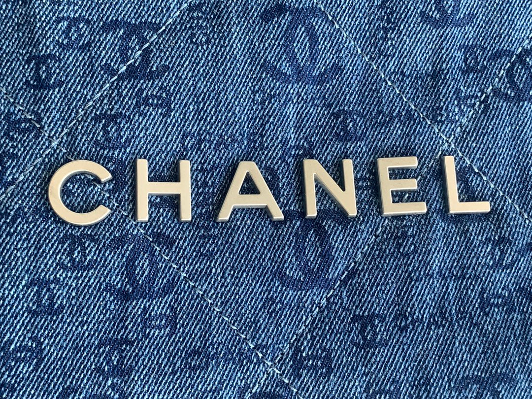 Chanel 22 Medium Handbag