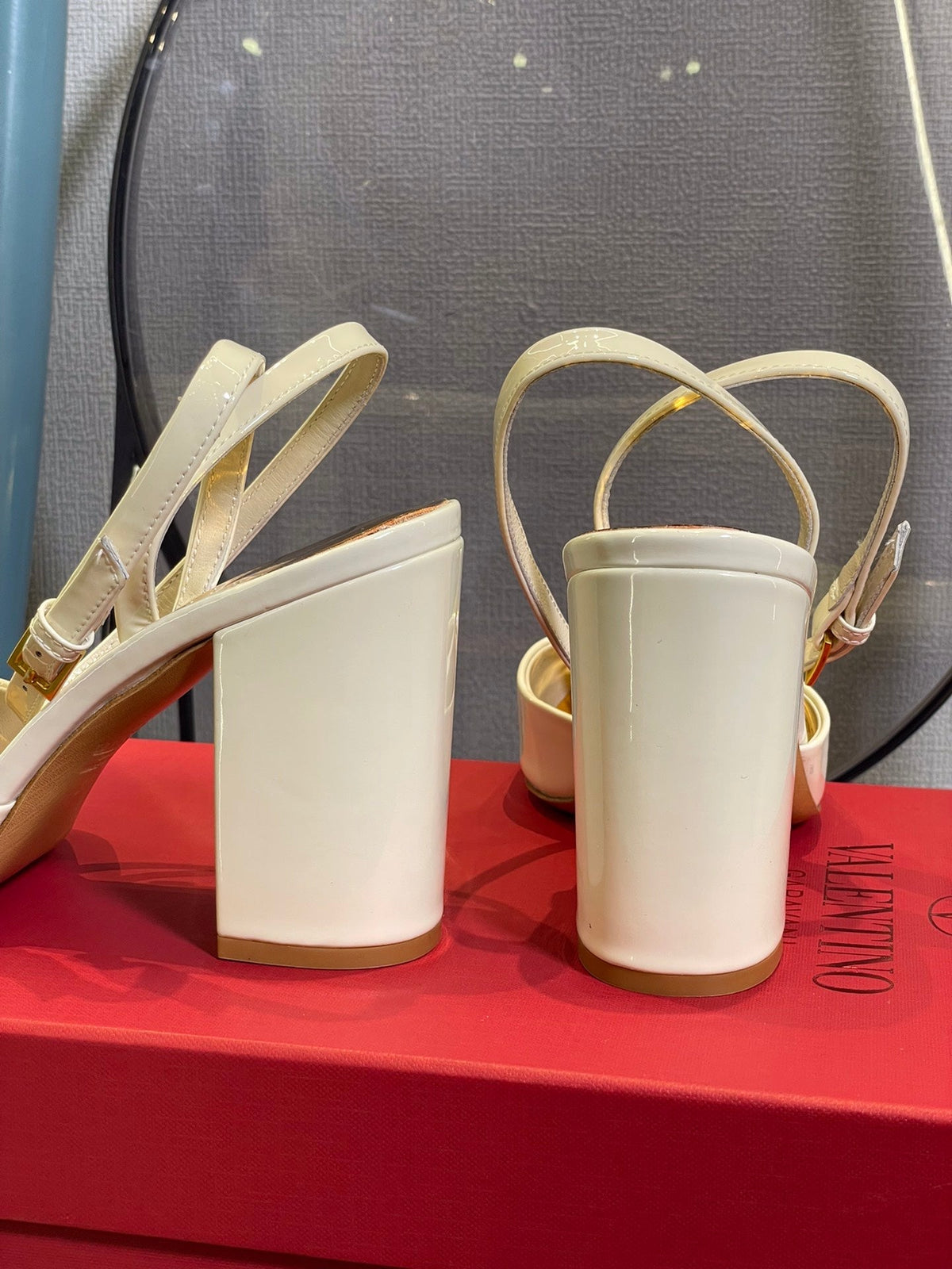Valentino ONE STUD PUMP IN PATENT LEATHER 90MM
