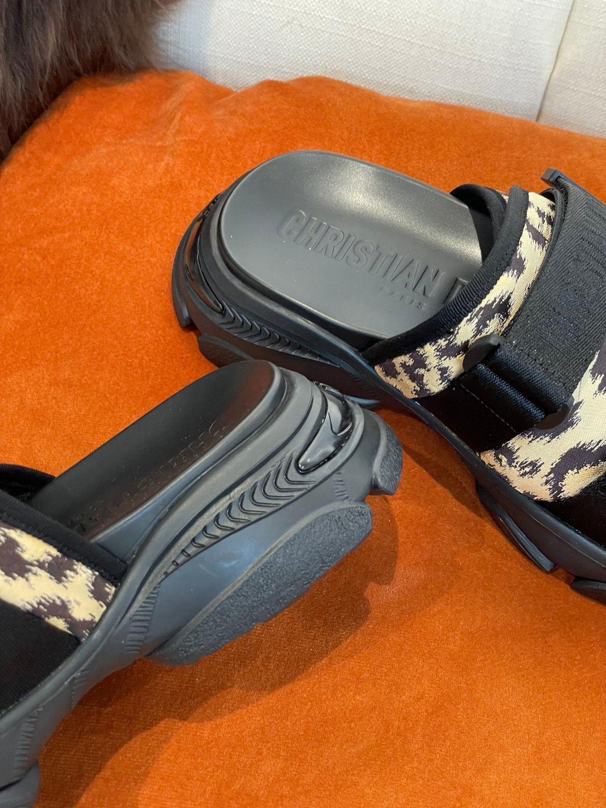 Christian Dior D Wander Slides