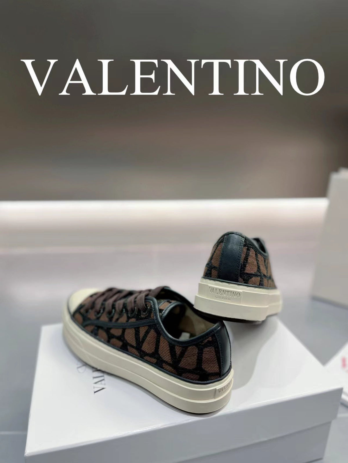 Valentino totaloop Low Top Sneakers