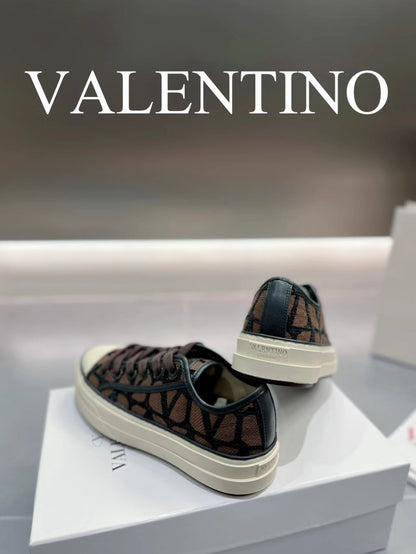 Valentino totaloop Low Top Sneakers