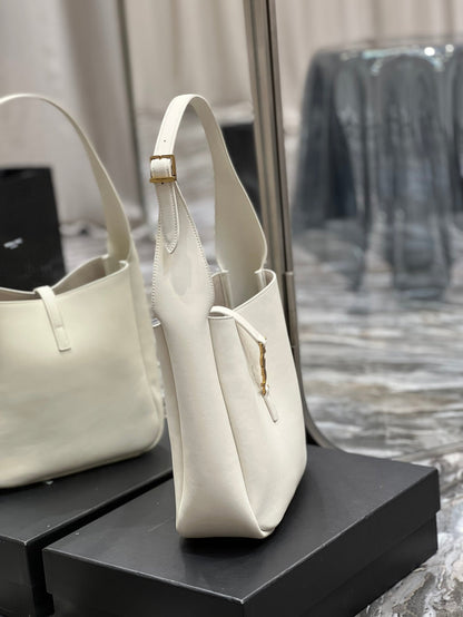 YSL LE 5 À 7 SOFT SMALL HOBO BAG IN SMOOTH LEATHER