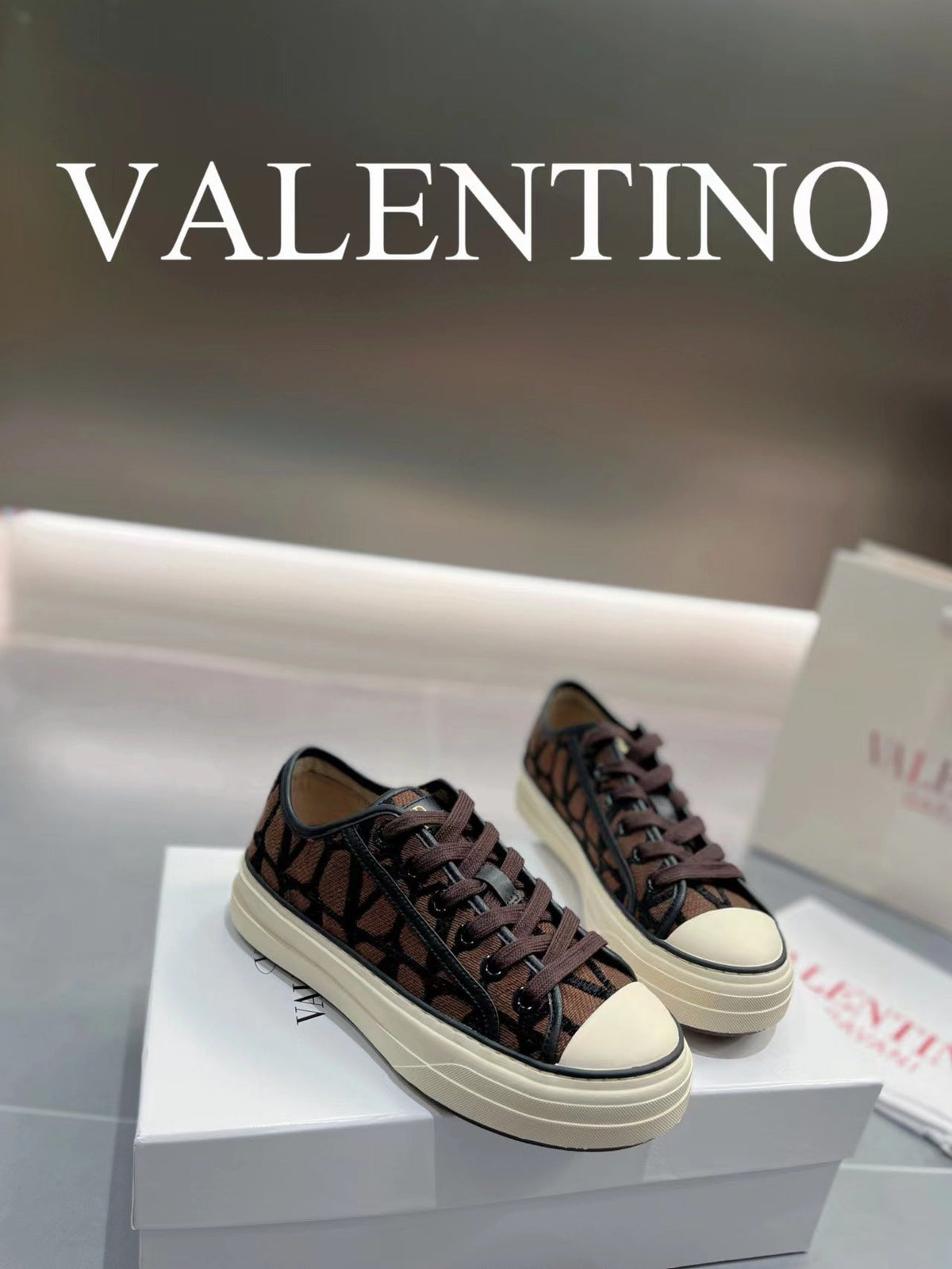 Valentino totaloop Low Top Sneakers
