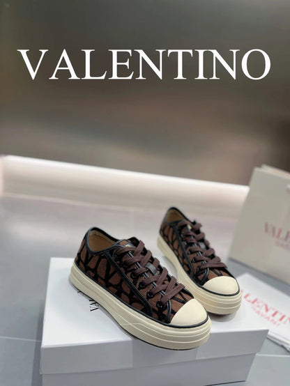 Valentino totaloop Low Top Sneakers