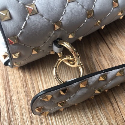 Valentino Garavani  Rockstud Spike Medium  Bag