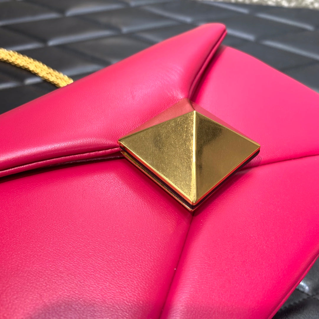 Valentino One Stud Bag With Chain