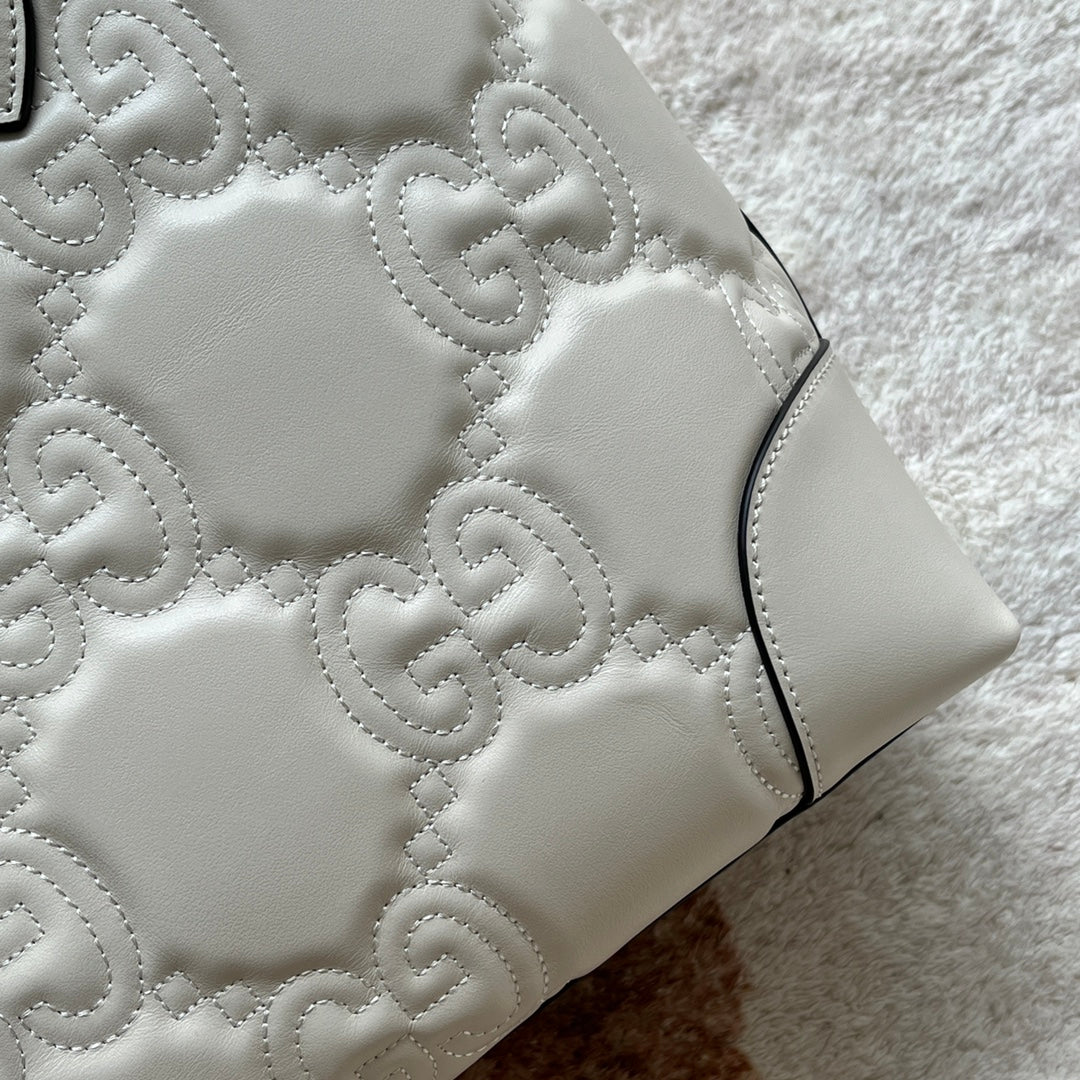 Gucci GG Matelasse Leather Medium Tote Bag