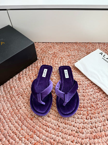 ALAIA 26S THONG SANDALS IN DARK PURPLE VELVET