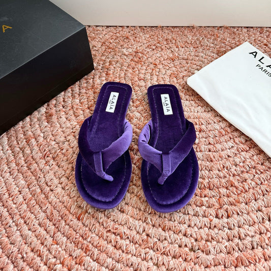 ALAIA 26S THONG SANDALS IN DARK PURPLE VELVET