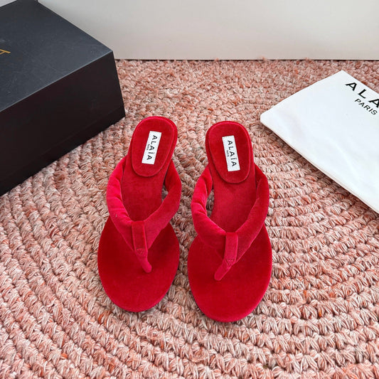 ALAIA 26S HEELED THONG SANDALS IN RED VELVET