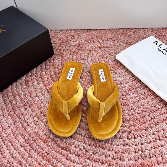 ALAIA 26S THONG SANDALS IN MUSTARD YELLOW VELVET