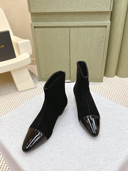 ALAIA 26S ANKLE BOOTS IN BLACK SUEDE AND GLOSSY CALFSKIN