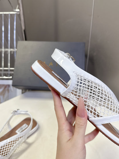 ALAIA 26S FLAT MESH THONG SANDALS IN WHITE PATENT CALFSKIN