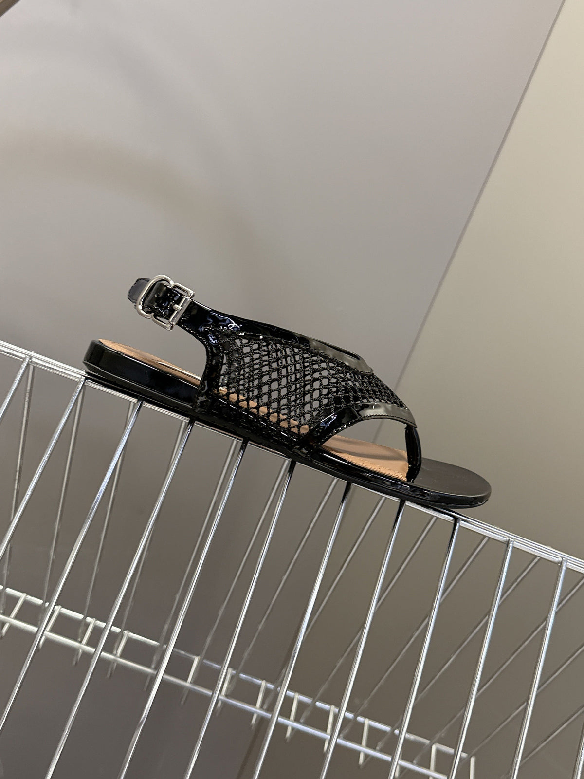ALAIA 26S FLAT MESH THONG SANDALS IN BLACK PATENT CALFSKIN