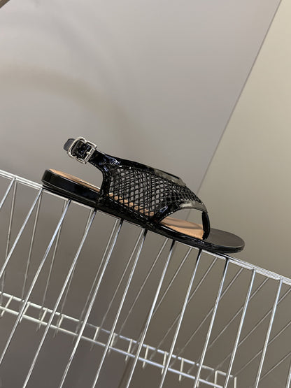 ALAIA 26S FLAT MESH THONG SANDALS IN BLACK PATENT CALFSKIN