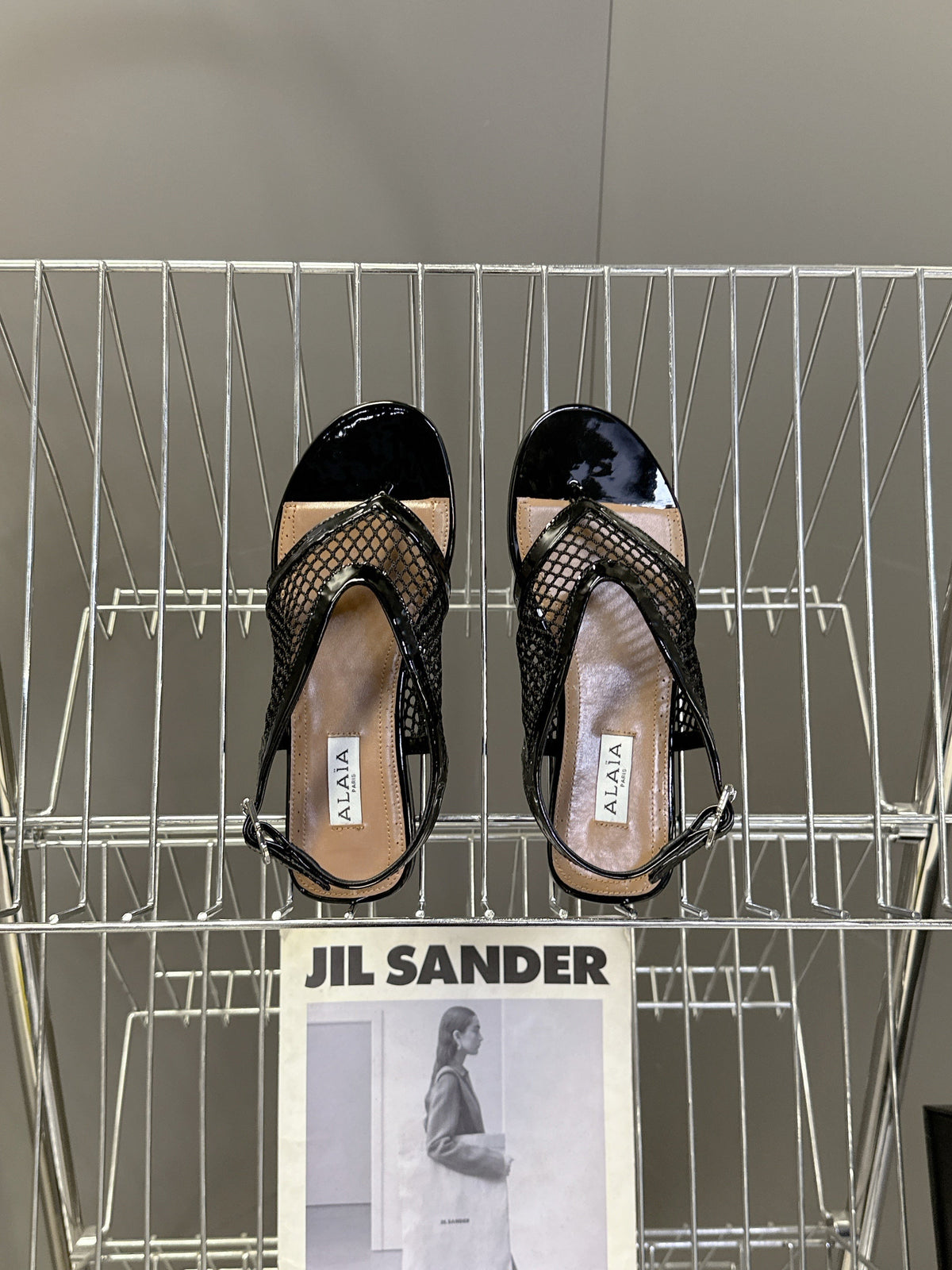 ALAIA 26S FLAT MESH THONG SANDALS IN BLACK PATENT CALFSKIN