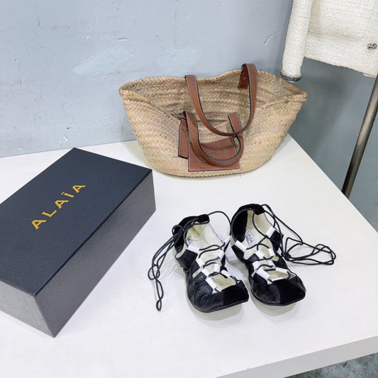 ALAIA 26S LACE-UP BALLET FLATS IN BLACK LAMBSKIN AND SUEDE