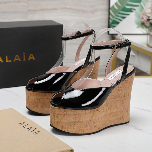 ALAIA WEDGE SANDAL IN BLACK GLOSSY CALFSKIN AND BEIGE RUBBER