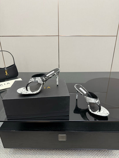 ALAIA HEELED THONG 25S IN WHITE AND BLACK LAMBSKIN SNAKE-EMBOSSED